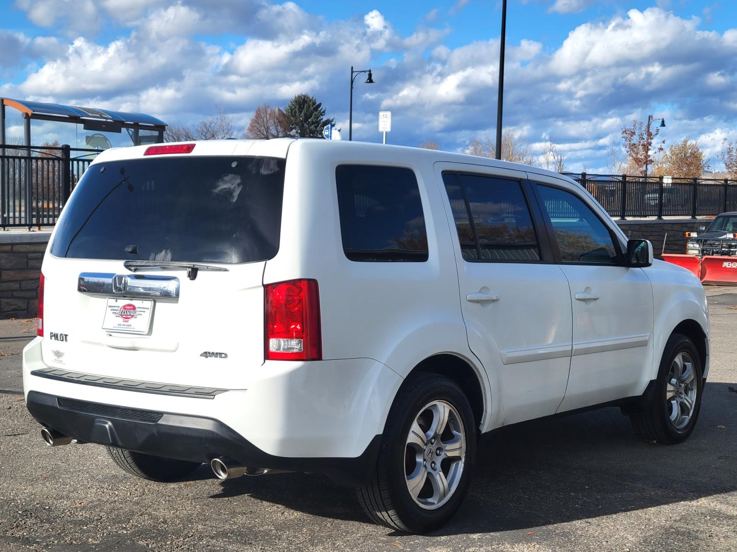 2015 White /Gray Honda Pilot EX-L AWD EX-L (5FNYF4H58FB) with an 3.5L V6 SOHC 24V engine, 5-Speed Automatic transmission, located at 450 N Russell, Missoula, MT, 59801, (406) 543-6600, 46.874496, -114.017433 - All Wheel Drive. Automatic Transmission. Power Heated Leather Seats. Power Sunroof. 3rd Row Seating. Air. Cruise. Tilt. Bluetooth. AM FM XM CD Player. Backup Camera. - Photo#5